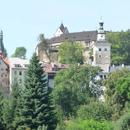 U Splavu Πανσιόν 3*